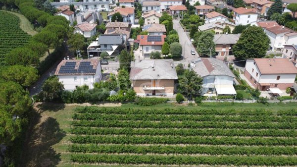 casa indipendente in vendita a Forlì in zona Quattro