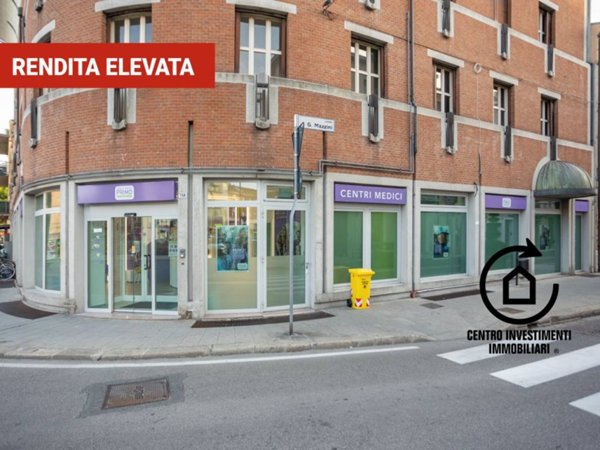 negozio in vendita a Forlì in zona Centro Storico