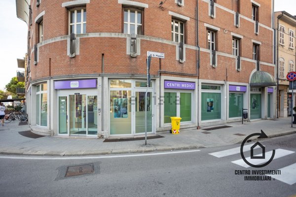 negozio in vendita a Forlì in zona Centro Storico
