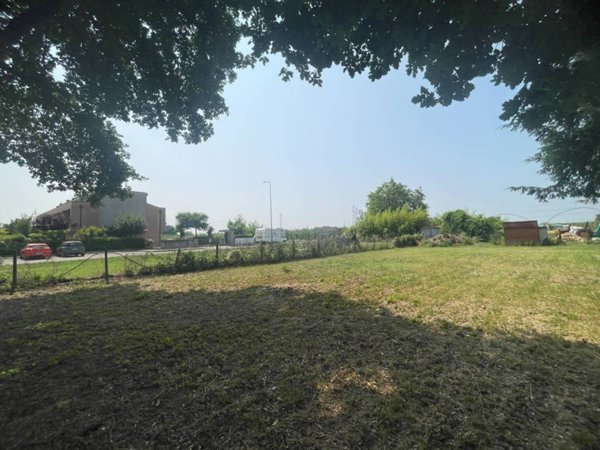 terreno edificabile in vendita a Forlì in zona Pieve Acquedotto