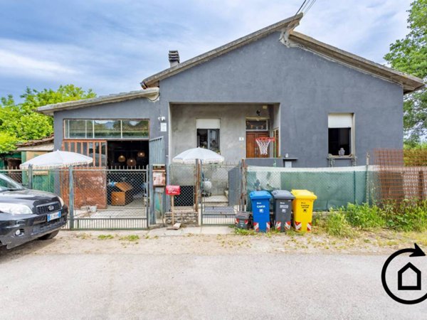 casa indipendente in vendita a Forlì in zona Carpena
