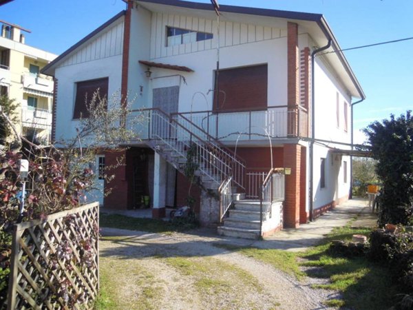 casa indipendente in vendita a Forlì