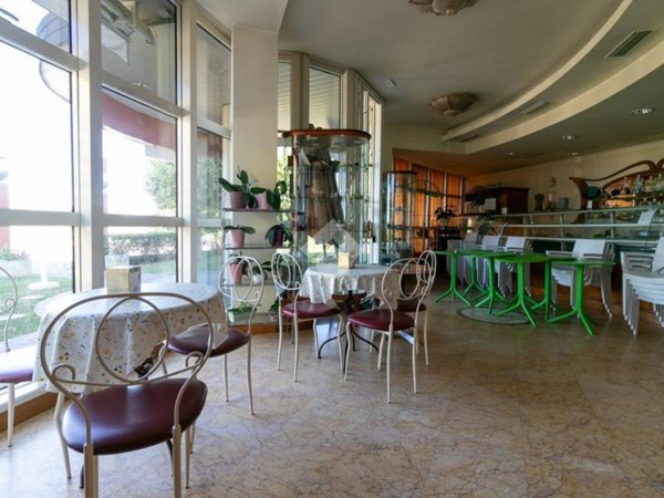 negozio in vendita a Forlì in zona Coriano