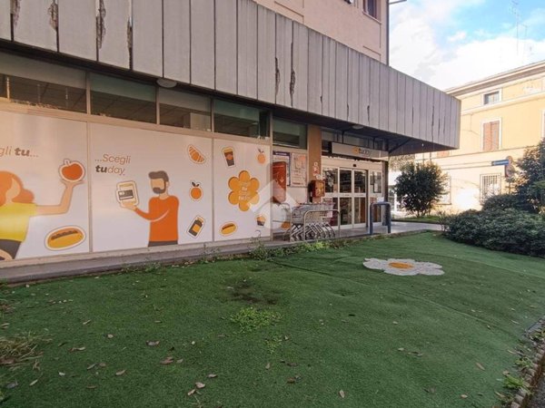 negozio in vendita a Forlì in zona Centro Storico
