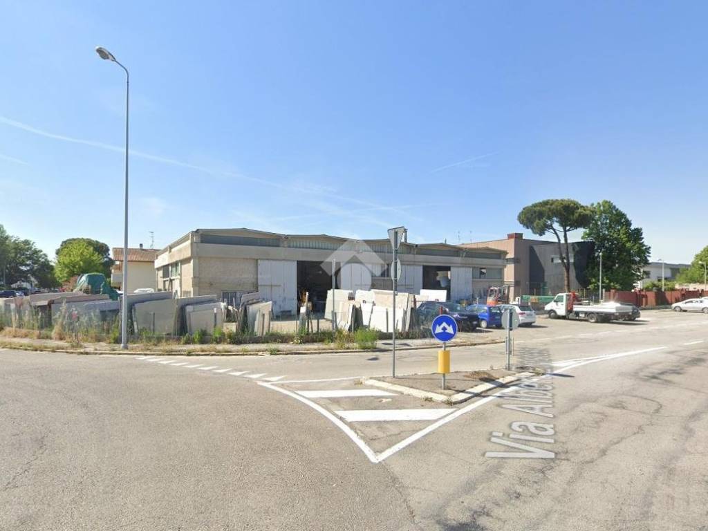 locale commerciale in vendita a Forlì in zona Coriano
