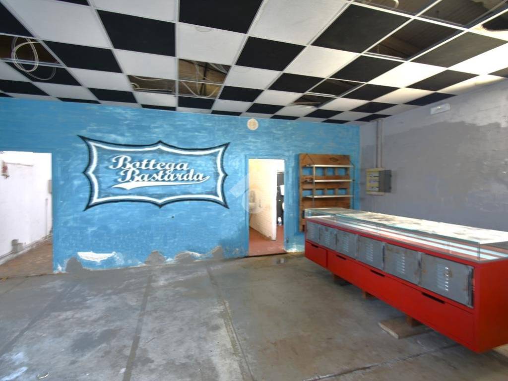 locale commerciale in vendita a Forlì in zona Grisignano