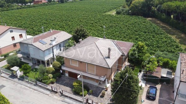 casa indipendente in vendita a Forlì in zona Quattro