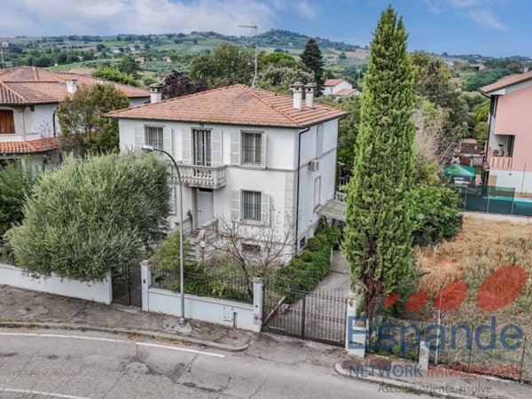 casa indipendente in vendita a Forlì in zona Centro Storico