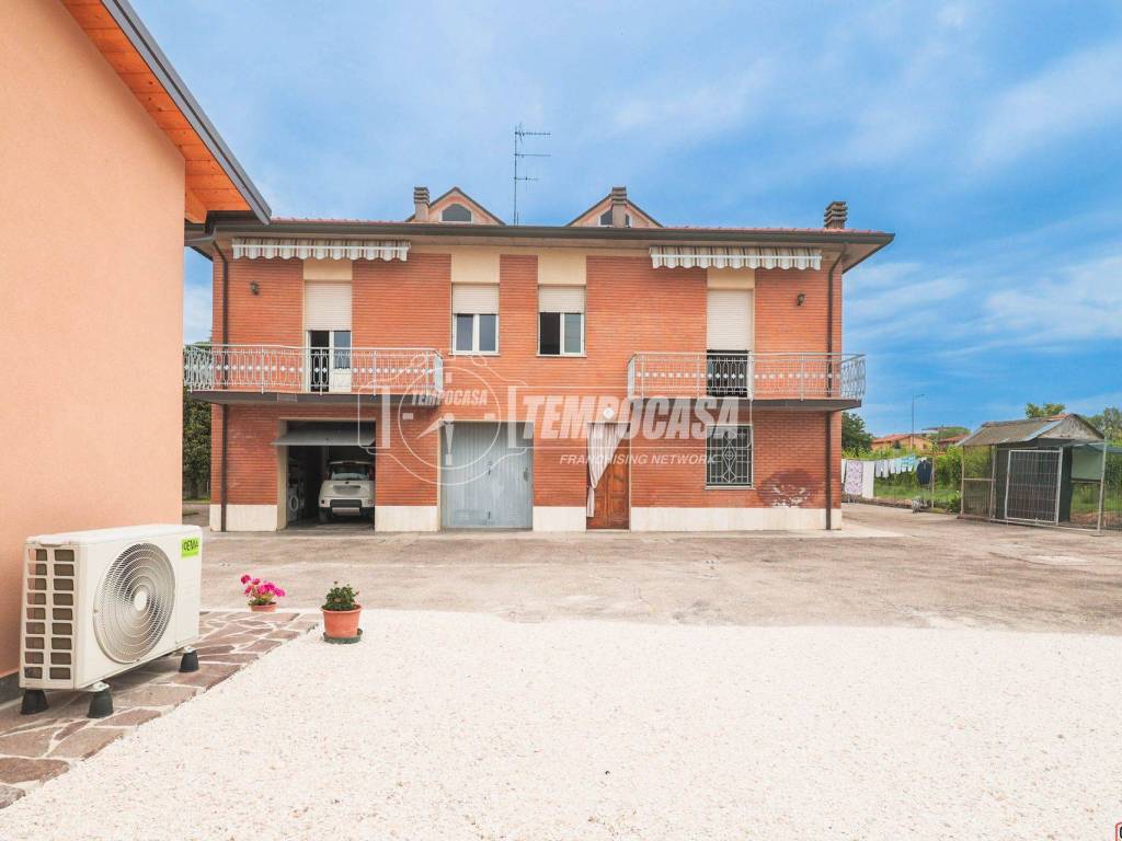 casa indipendente in vendita a Forlì in zona Cava
