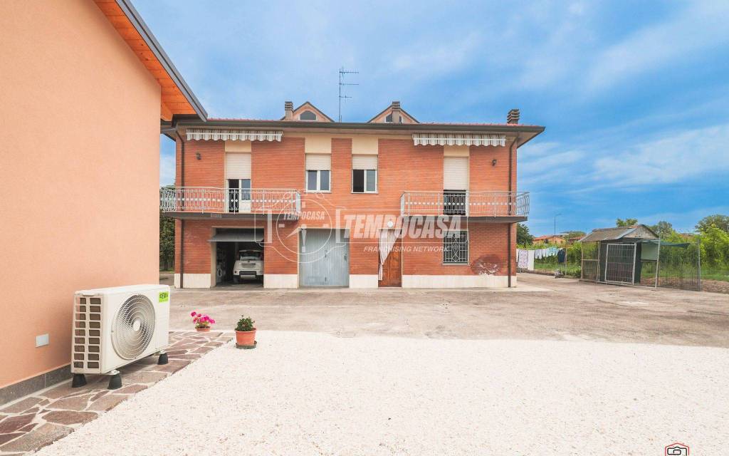 casa indipendente in vendita a Forlì in zona Villanova