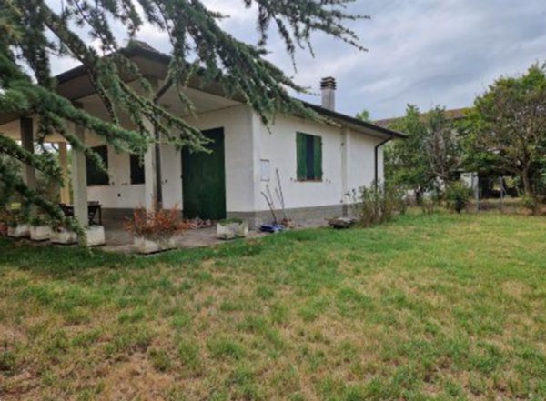 casa indipendente in vendita a Forlì