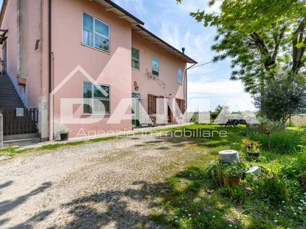casa indipendente in vendita a Forlì in zona San Martino di Villafranca