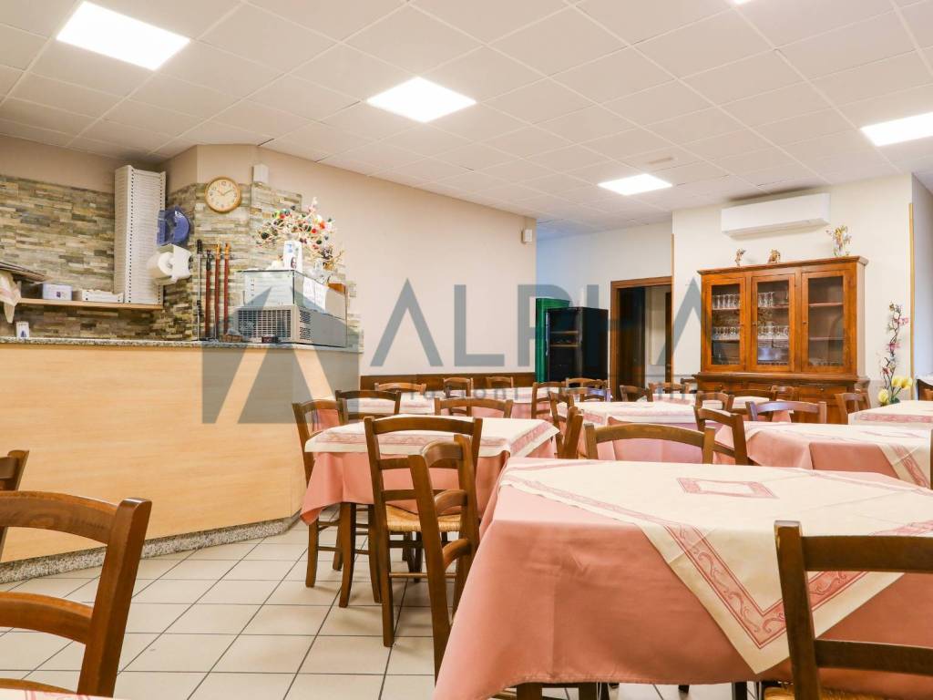 negozio in vendita a Forlì in zona Carpena