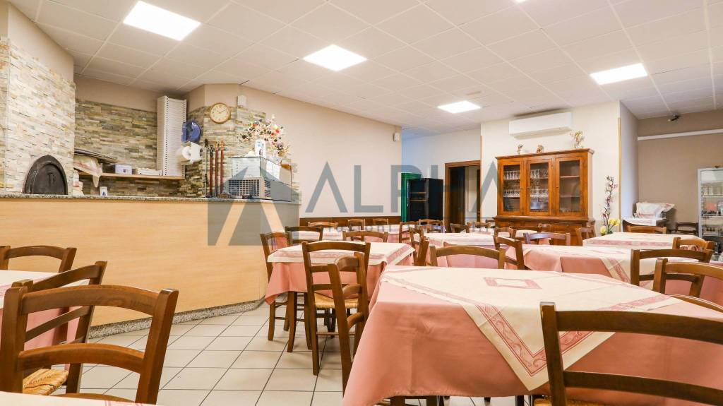 negozio in vendita a Forlì in zona Carpena