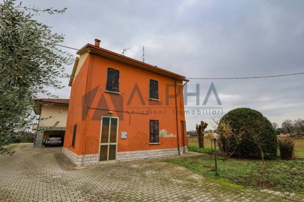 casa indipendente in vendita a Forlì