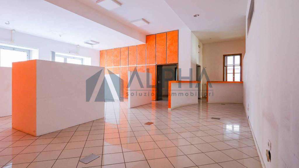 negozio in vendita a Forlì in zona Centro Storico