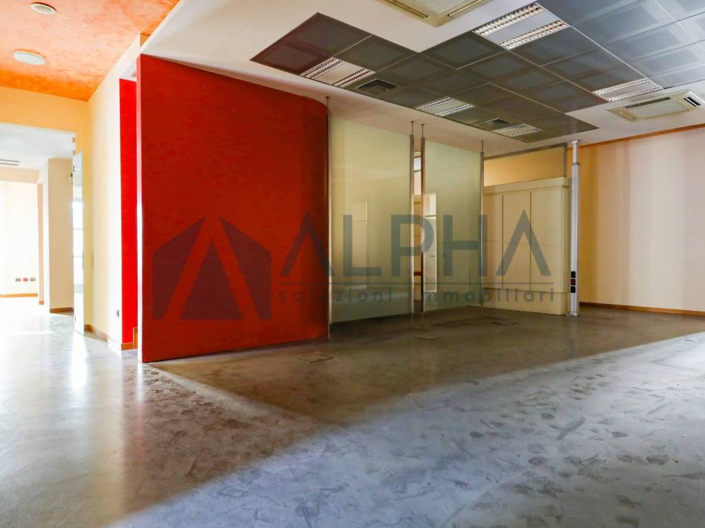 negozio in vendita a Forlì in zona Centro Storico