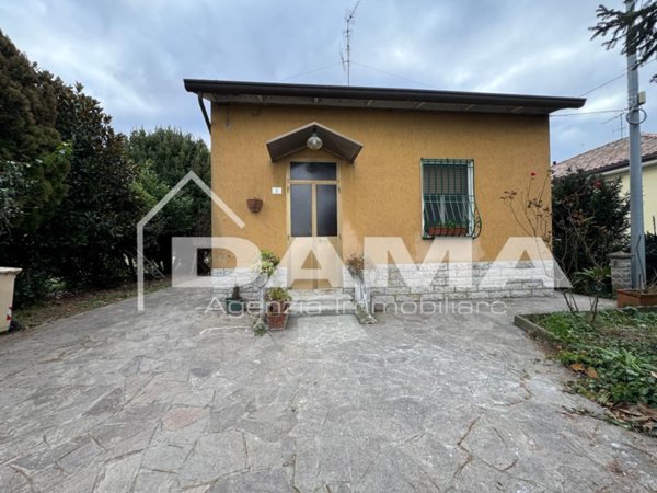 casa indipendente in vendita a Forlì in zona Romiti