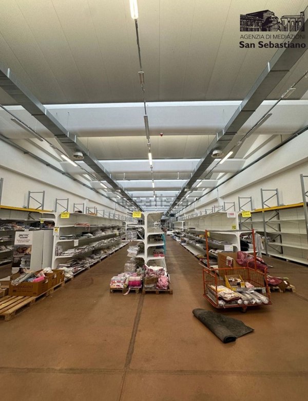 capannone in vendita a Forlì