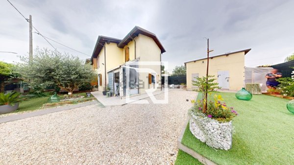 casa indipendente in vendita a Forlì in zona Barisano