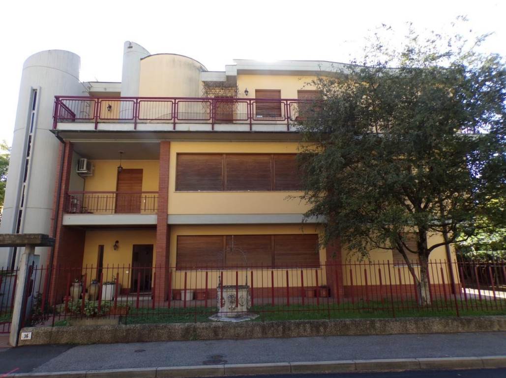 casa indipendente in vendita a Forlì