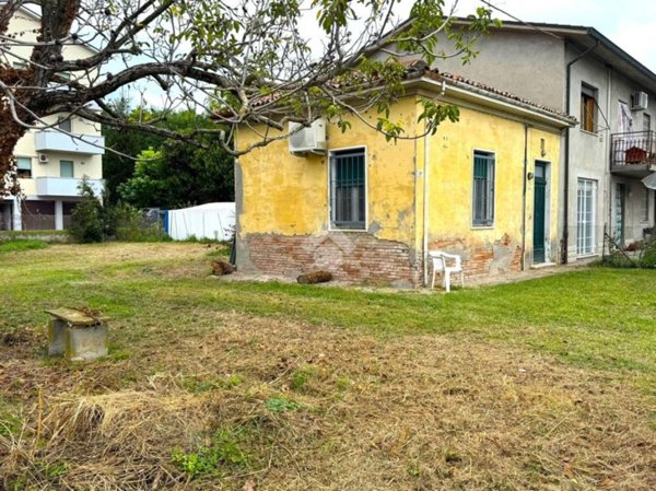 casa indipendente in vendita a Forlì in zona San Martino in Strada