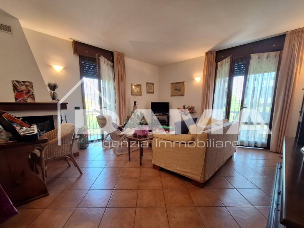 casa indipendente in vendita a Forlì in zona Romiti