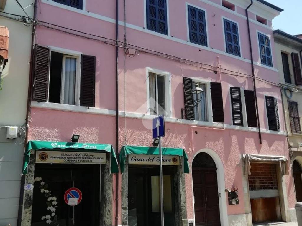 negozio in vendita a Forlì in zona Centro Storico