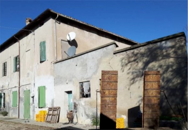 casa indipendente in vendita a Forlì in zona Quattro