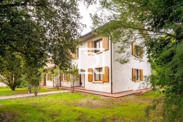 casa indipendente in vendita a Forlì in zona Grisignano