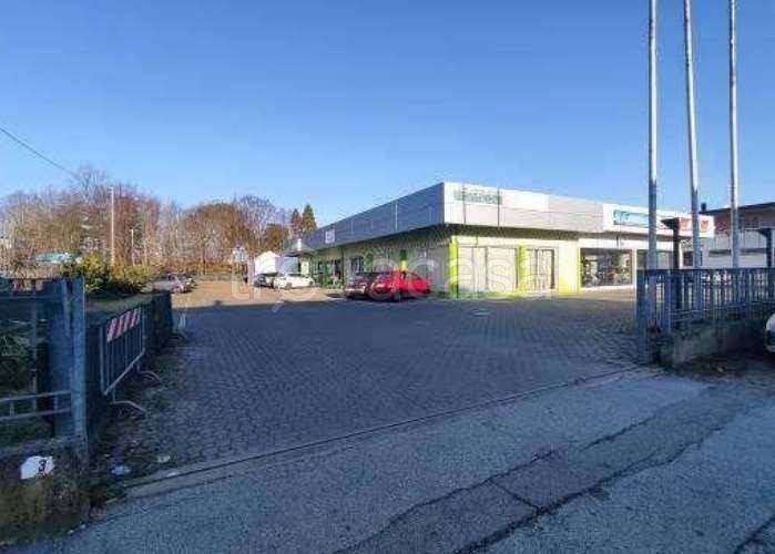 negozio in vendita a Forlì in zona Cava