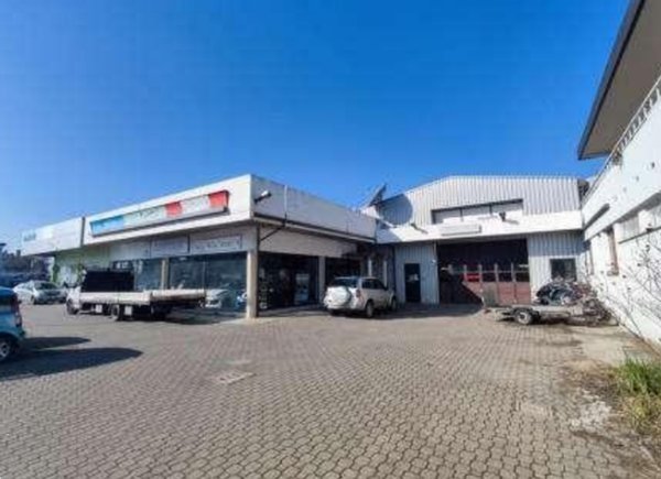 negozio in vendita a Forlì in zona Cava