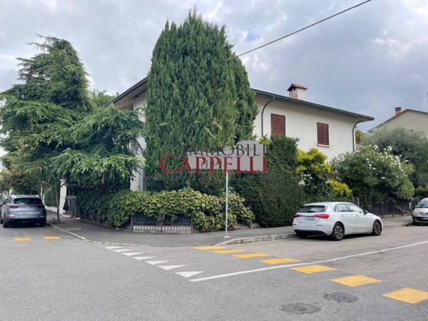 casa indipendente in vendita a Forlì in zona Centro Storico