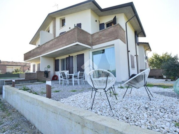 casa indipendente in vendita a Forlì in zona Quattro