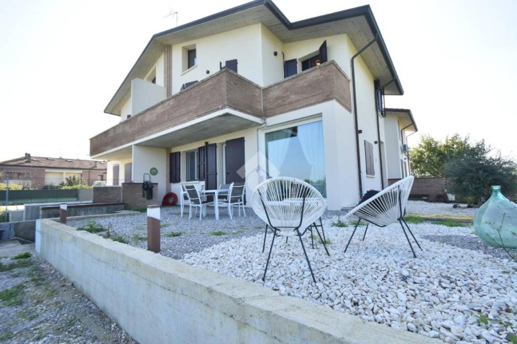 casa indipendente in vendita a Forlì in zona Quattro
