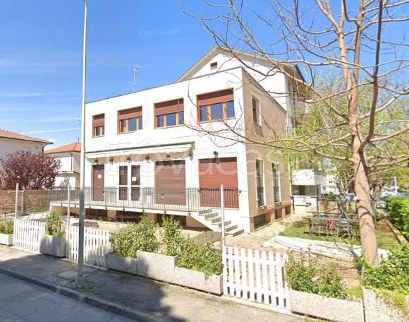 negozio in vendita a Forlì in zona Cà Ossi