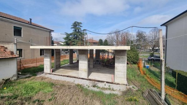 casa indipendente in vendita a Forlì in zona Centro Storico