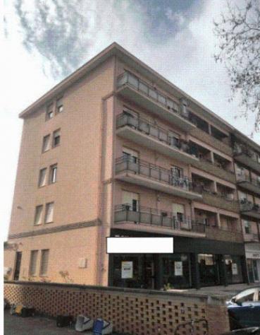 locale commerciale in vendita a Forlì