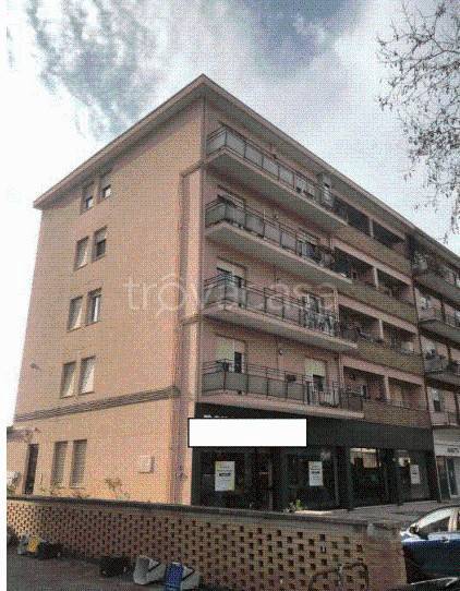 locale commerciale in vendita a Forlì