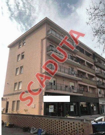 locale commerciale in vendita a Forlì