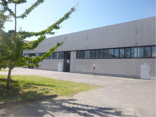 locale commerciale in vendita a Forlì in zona Industriale Selva