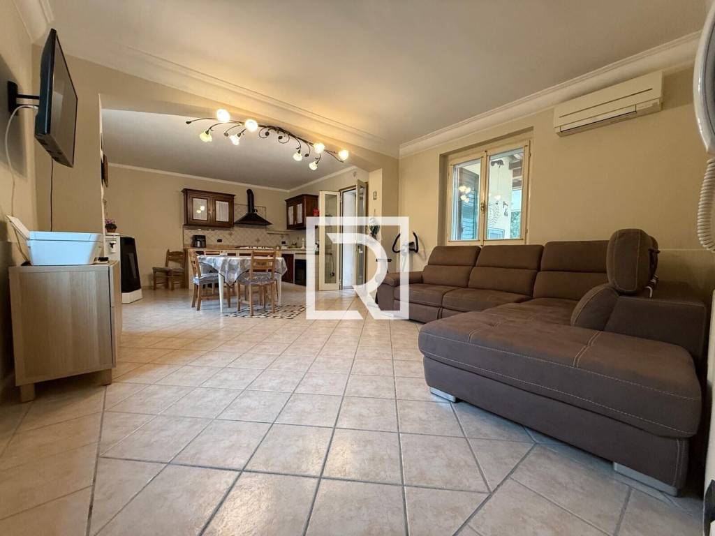 casa indipendente in vendita a Forlì in zona Carpena