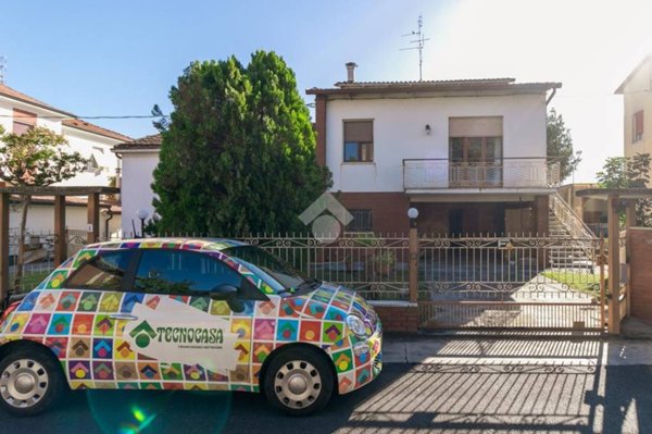 casa indipendente in vendita a Forlì in zona Cava