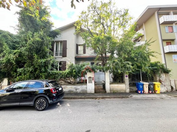 casa indipendente in vendita a Forlì in zona Musicisti / Grandi Italiani