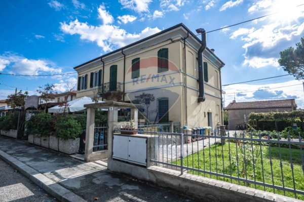 casa indipendente in vendita a Forlì in zona Carpena
