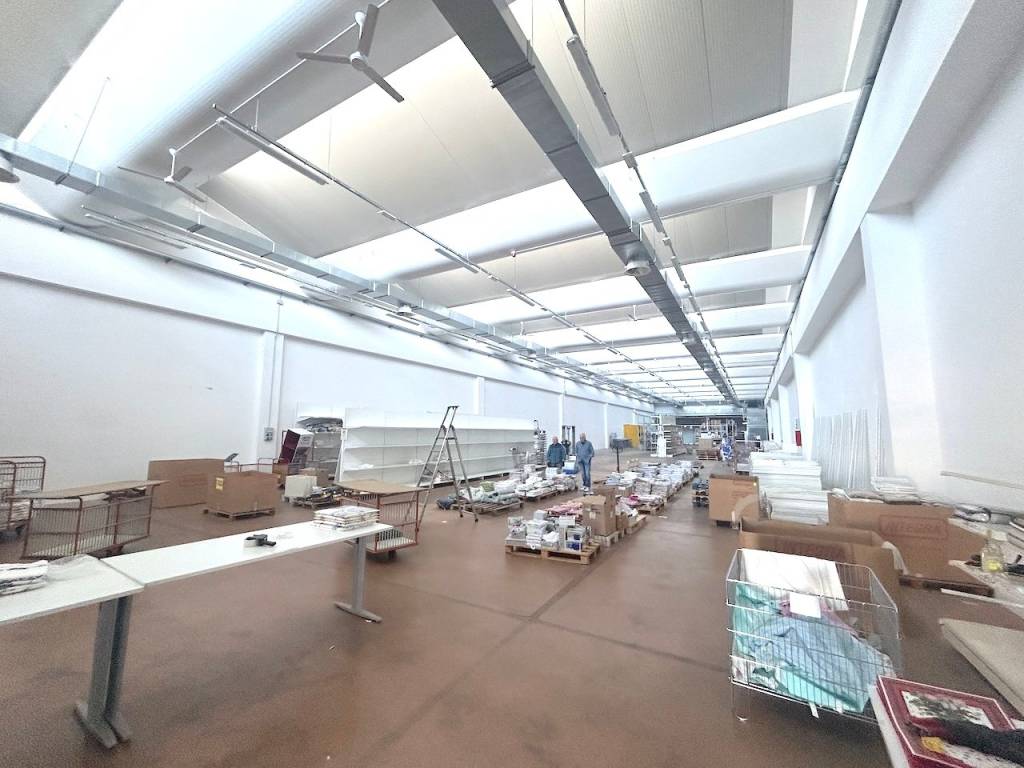locale commerciale in vendita a Forlì in zona Ospedaletto