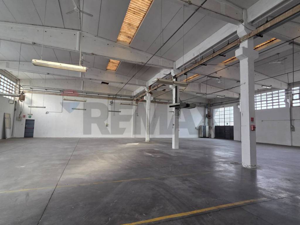 locale commerciale in vendita a Forlì in zona Coriano