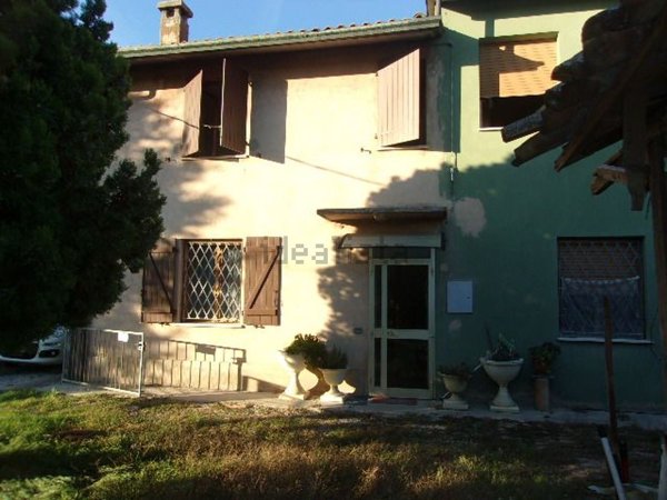 casa indipendente in vendita a Forlì