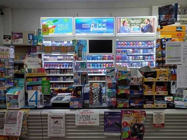 negozio in vendita a Forlì in zona Villanova