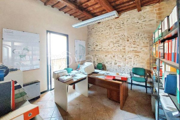 ufficio in vendita a Forlì in zona Quattro